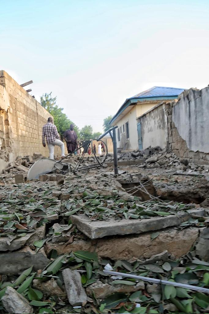ISWAP attacked the 1000 Housing Estate in Maiduguri and Gomari with gunfire and Rocket Propelled Mortal bombs on Saturday morning, Dec.04. The bombs destroyed some houses completely.