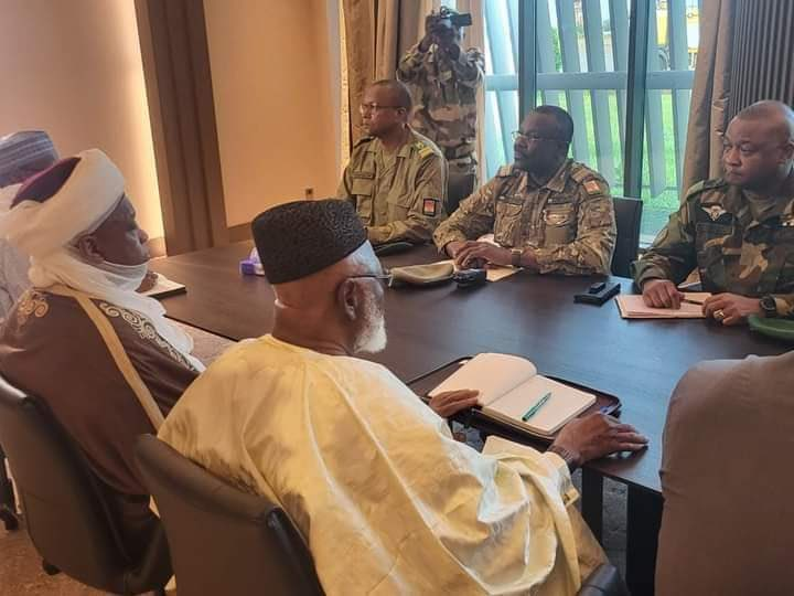 The last round of contacts between the military junta and ECOWAS has failed and the talks have collapsed when the delegation left the country. Parallel to this, the Nigerian junta has withdrawn from their functions the ambassadors in France, the United States, Togo and Nigeria.